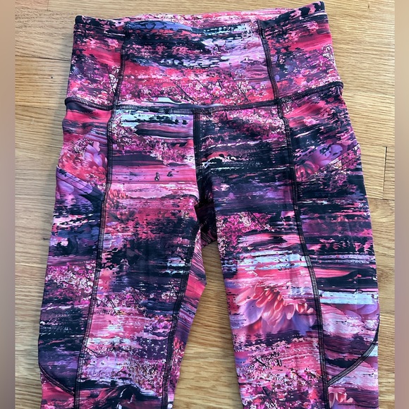 Lululemon Fast and Free HR Crop Leggings Size 2 - Picture 4 of 16